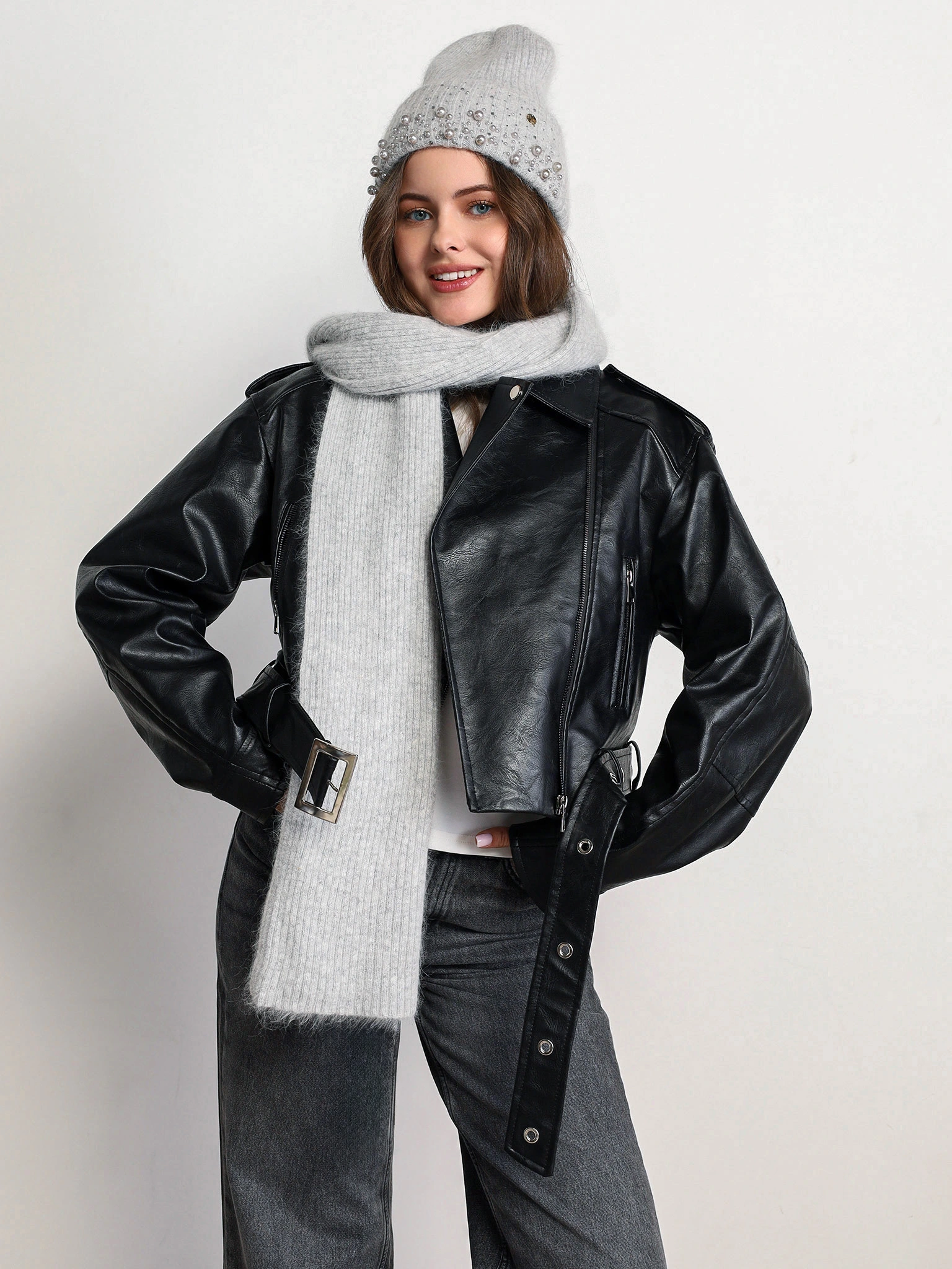 Шарф с декоративной нашивкой в ассортименте